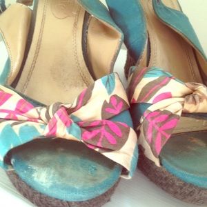Trashed women's shoes, salvage wedges 😷👡